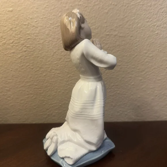 LLADRO #6089 Communion Prayer Girl Praying Nina Communion Religious No Box Decor